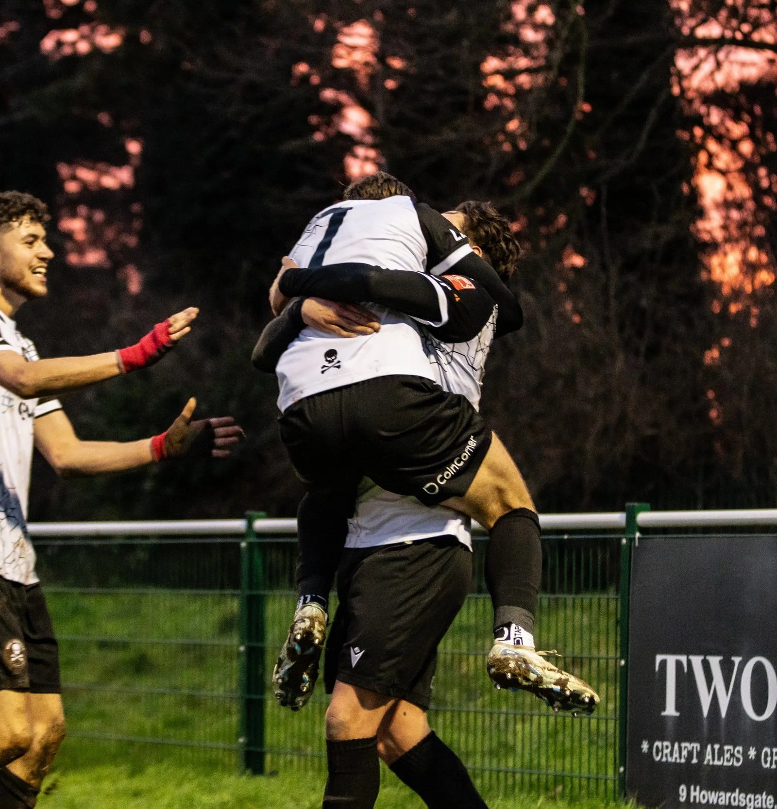 3 POINTS AND 3 GOALS AS THE PIRATES CONTINUE TO CLIMB AT THE TOP