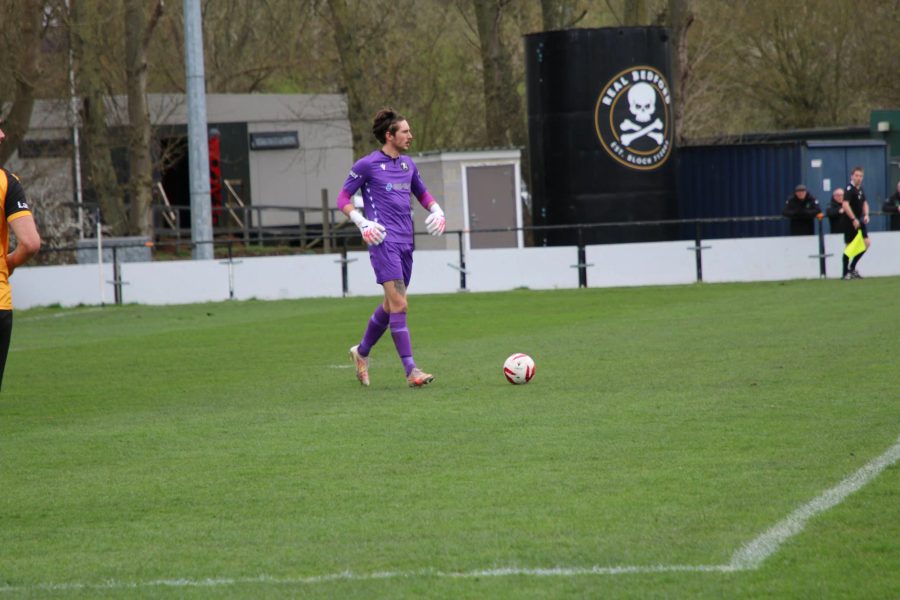 The Pirates produce a second-half victory against 10-man Leverstock