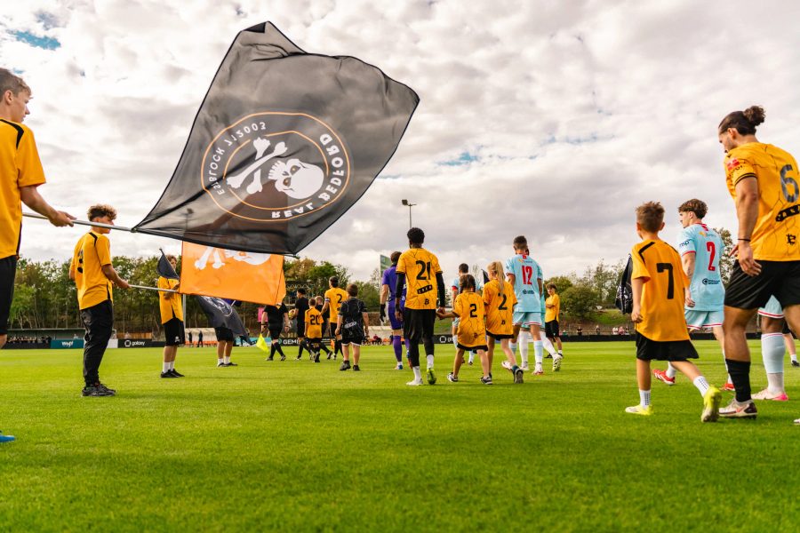 Pirates drawn at home to Wingate & Finchley in FA Trophy