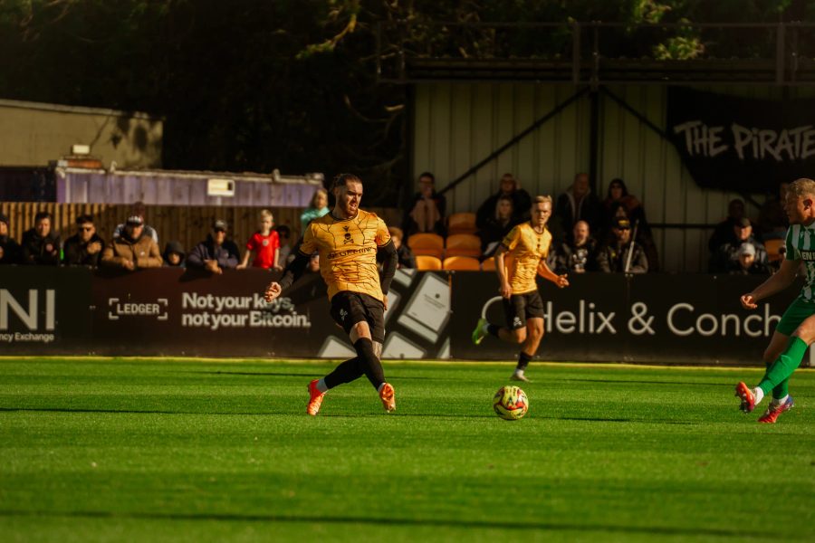 Jones strikes late as Pirates preserve unbeaten league start